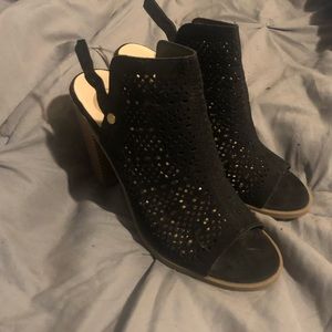 Black open toe shoes